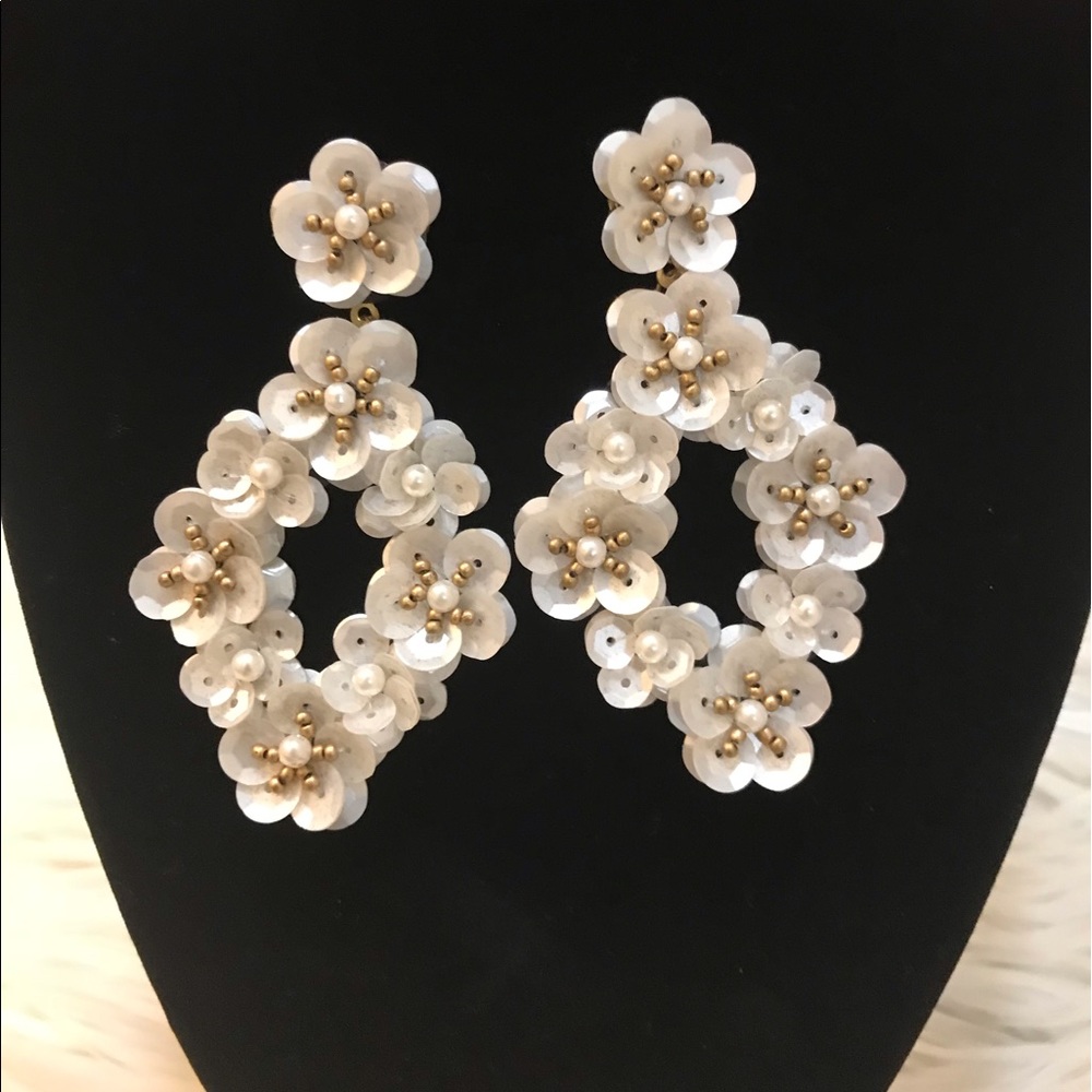 New lite weight earrings 💕
